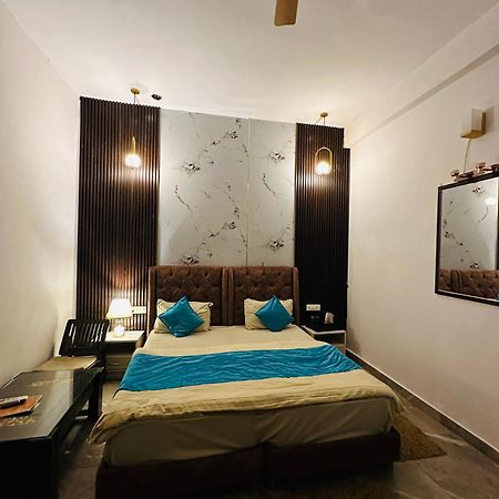 Shivjot Hotel Kharar ภายนอก รูปภาพ