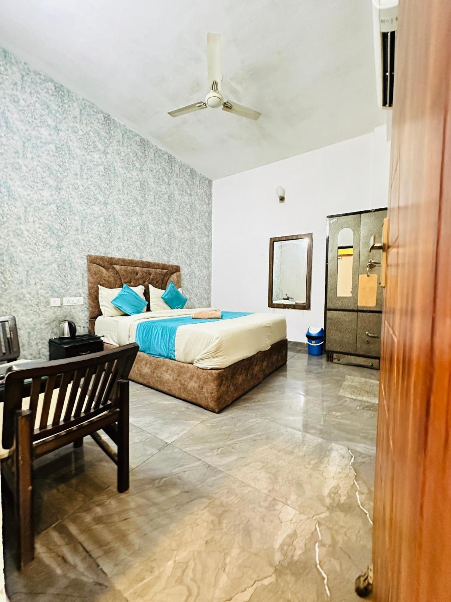 Shivjot Hotel Kharar ภายนอก รูปภาพ