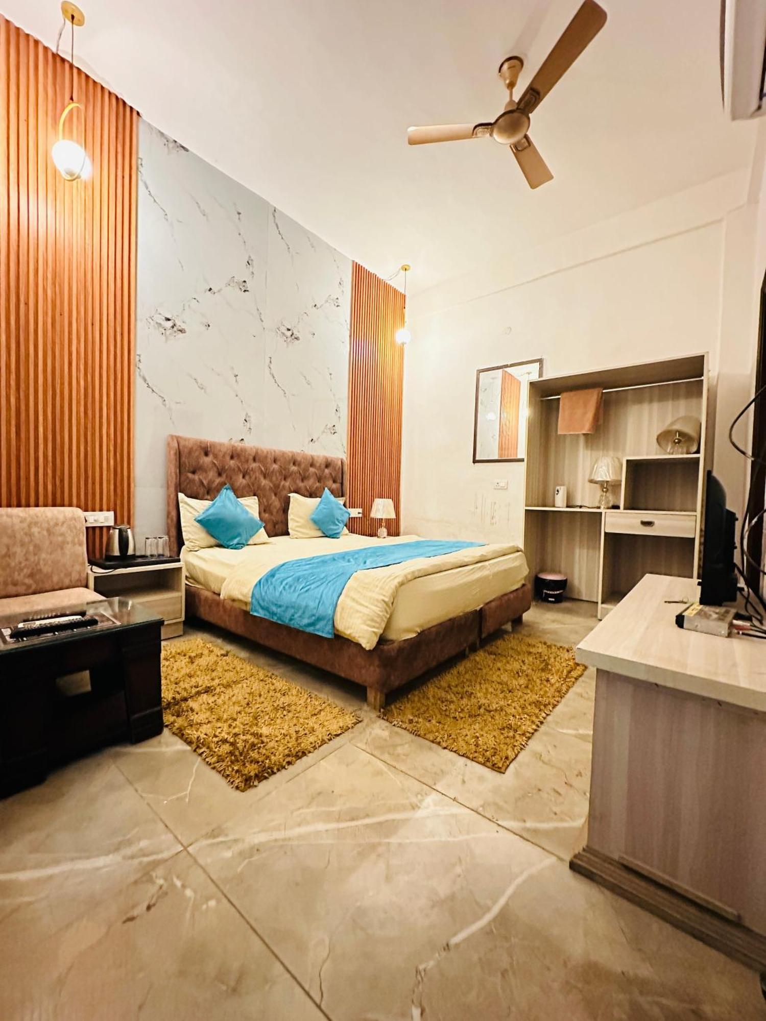 Shivjot Hotel Kharar ภายนอก รูปภาพ