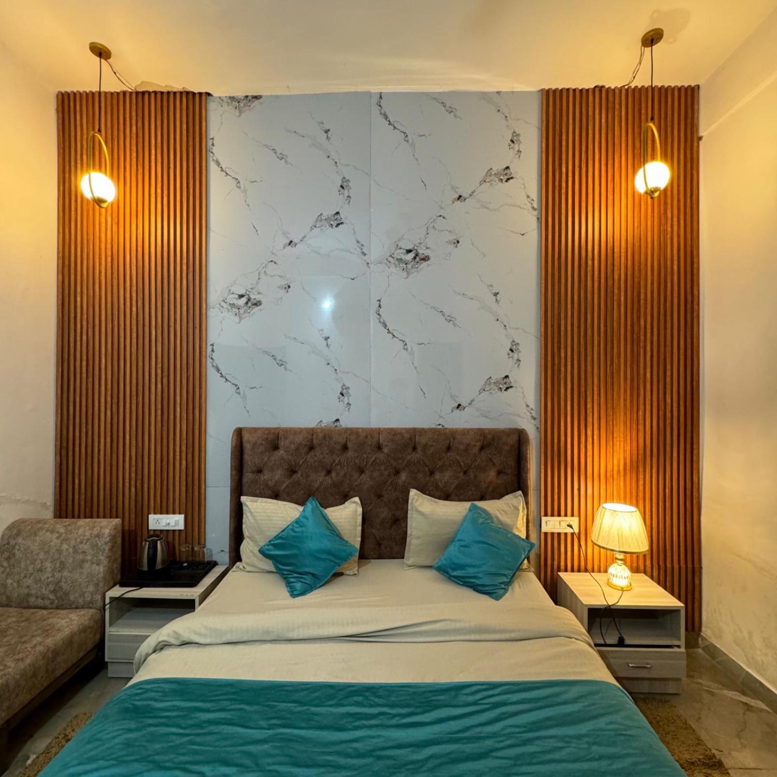 Shivjot Hotel Kharar ภายนอก รูปภาพ